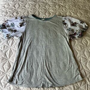 Anthropologie Gray Floral Sleeve Women's Top S